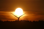 Den Sonnenuntergang mit dem Windrad aufhalten...
