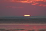Die Sonne verschwindet in der Nordsee