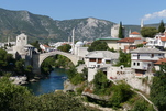 Berühmte alte Brücke "Stari Most" in Mostar, Bosnien Herzegowina, von überall sichtbar