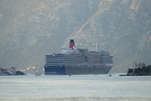 Der Ort wird ruhiger, die Passagiere des Kreuzfahrtschiffes verlassen den Ort Kotor, Montenegro