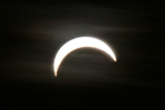 SOFI 12.8.26, 20.05 Uhr. Der in Dtschl. maximal sichtbare Mondschatten über der Sonne ist erreicht